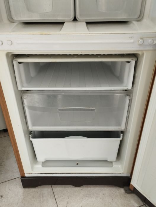 Холодильник indesit