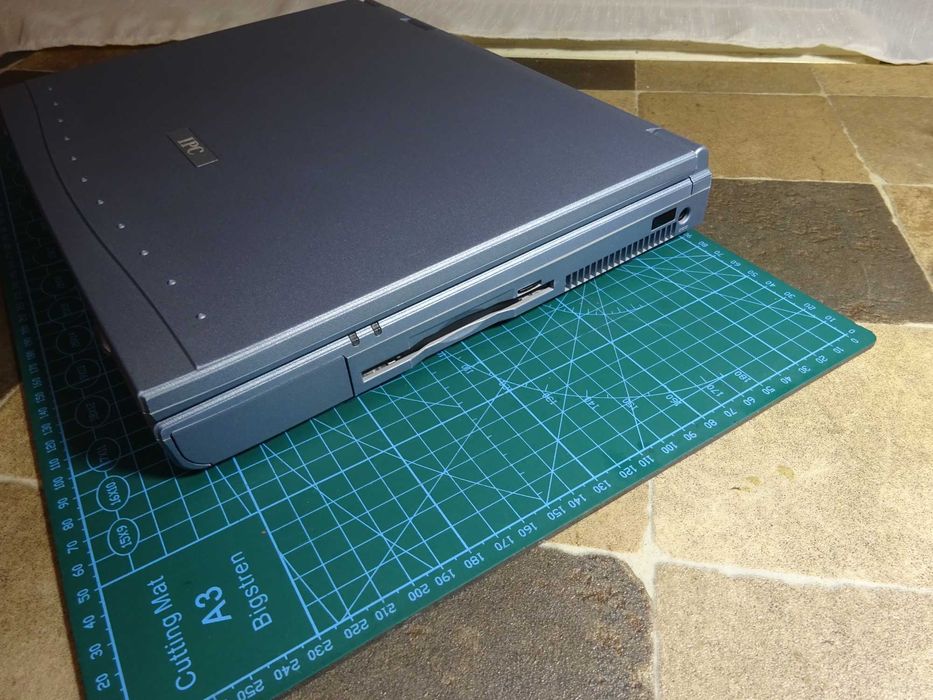 Laptop vintage IPC /Pentium 3 /512mb -defect