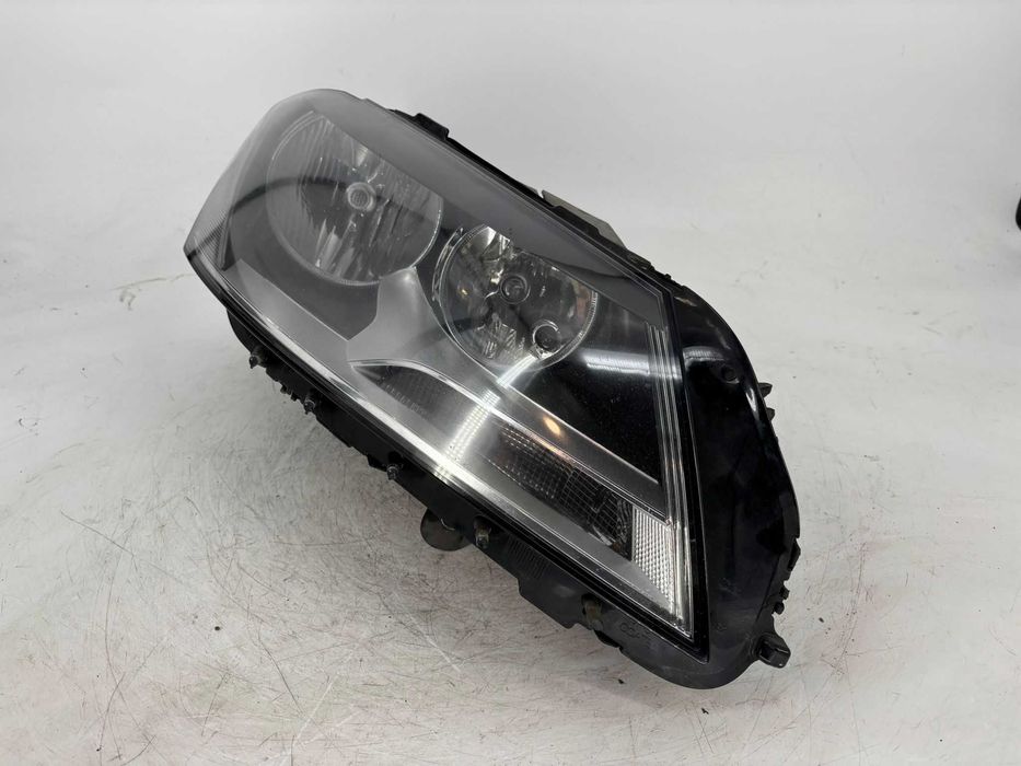 Far dreapta/stanga Volkswagen Passat B7 an 2012