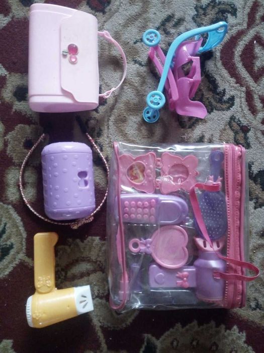 Продаю куклы и аксессуары для девочек