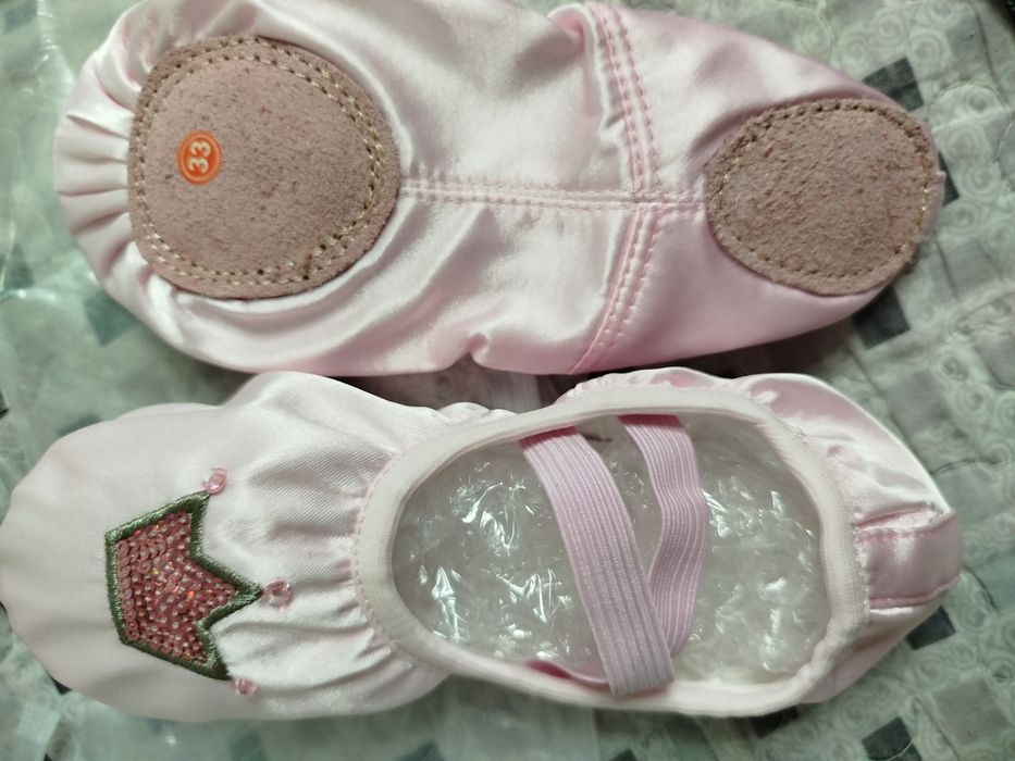 Детские чешки, нежно розового цвета, 33 и 34 размеры.