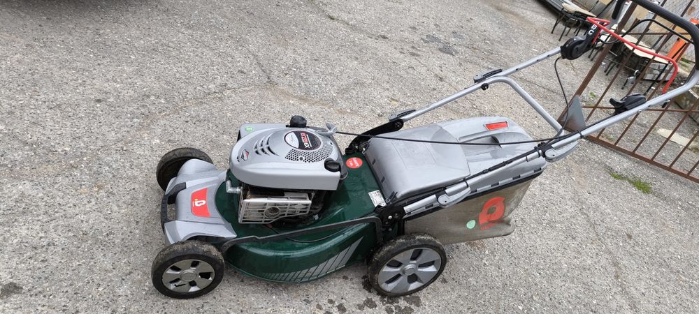 Бензинова самоходна косачка