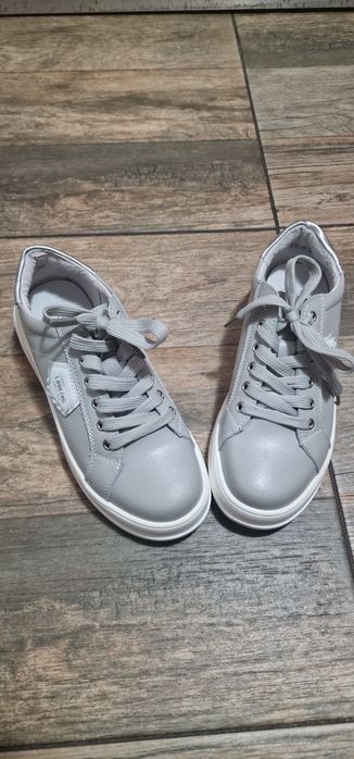 Adidasi dama marimea  38,piele naturala
