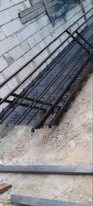 Scari zincate pe comandă