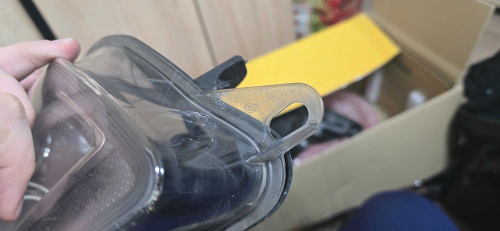 Far Bi-Xenon Opel Insignia Model A 2014, parte dreapta