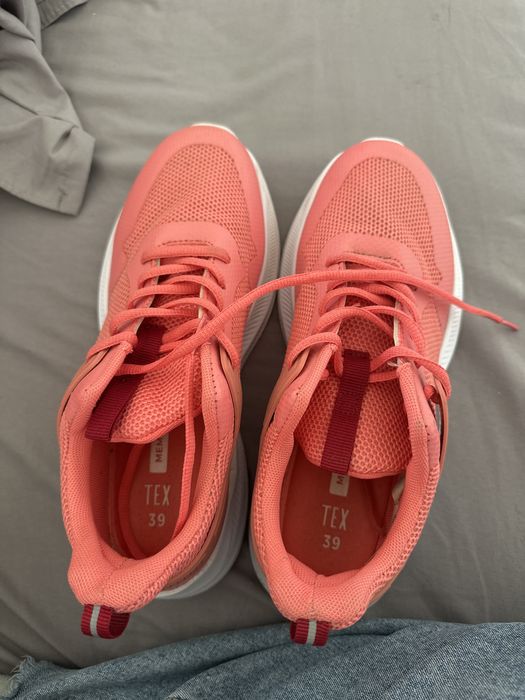 Vand pantofi pentru alergare