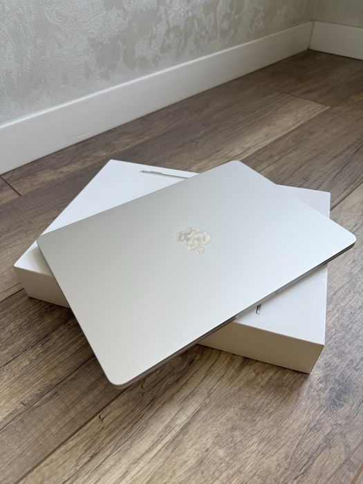 MacBook Air M3 13″ 2024 | 8/256 ГБ |