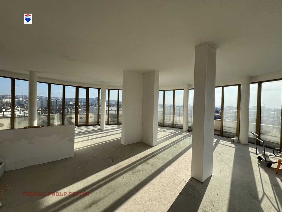 Офис ПОД НАЕМ в идеален център Русе