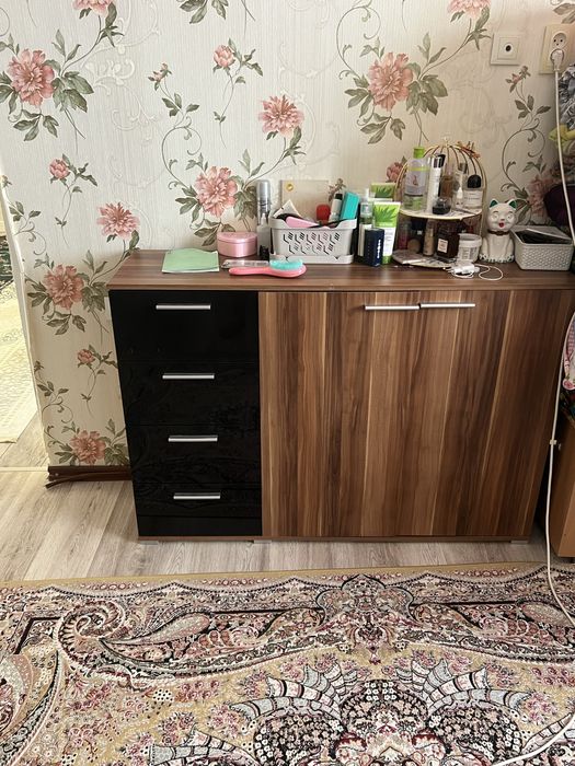 Продам спальныи гарнитуру