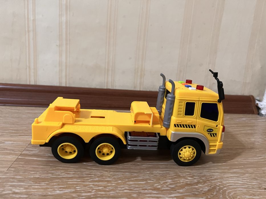 Продам детский грузовик