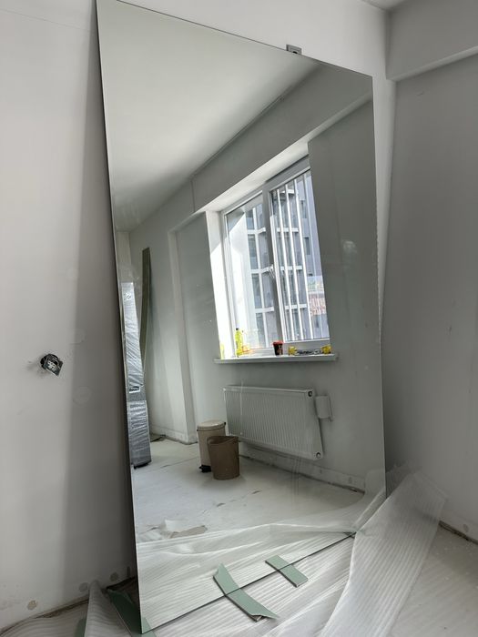 Большое зеркало с подсветкой