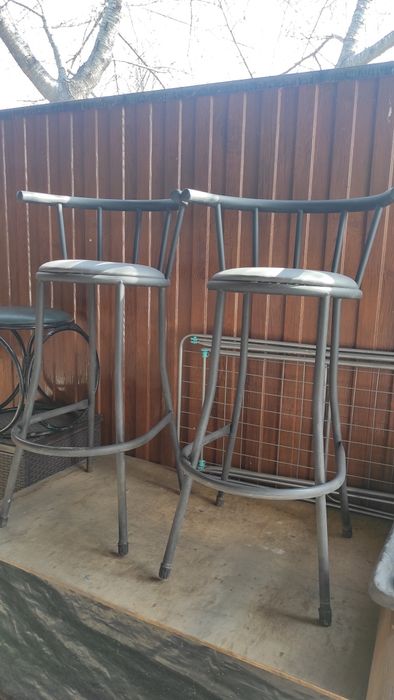 Барный стол со стульями