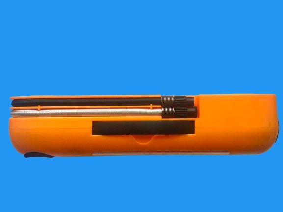 Цена - 25€. Нов Оригинален компресор за автомобилни гуми + Лепило/Пяна