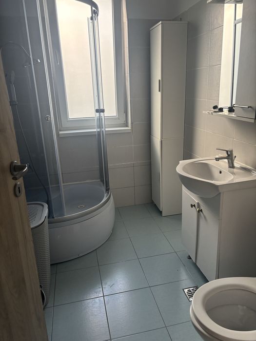 Inchiriez apartament 3 camere