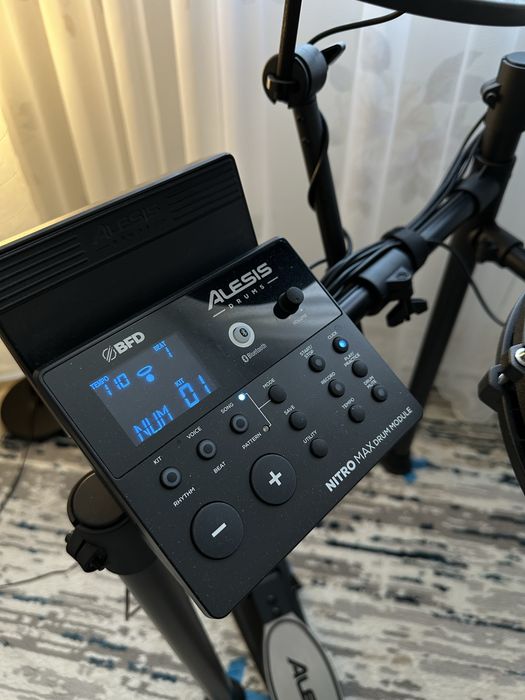 Продам ударную установку Alesis Nitro Max Kit