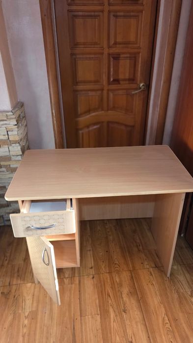 Продам стол ученический