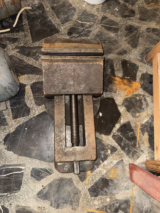 Шлосерско (машинно)менгеме