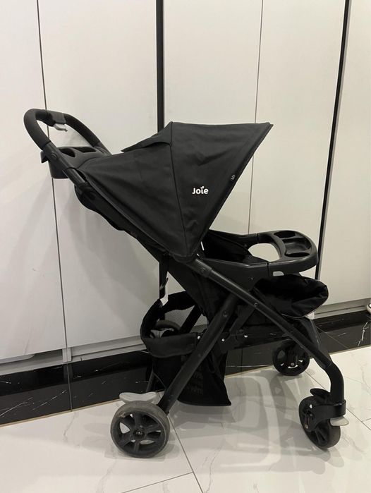 Детская коляска фирмы Joie