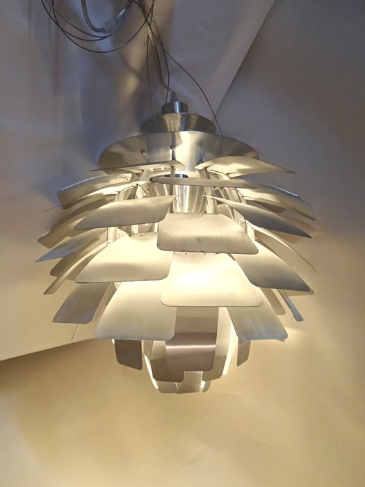 Lustra Mid-Century Modern, aluminiu, replică Louis Poulsen Artichoke