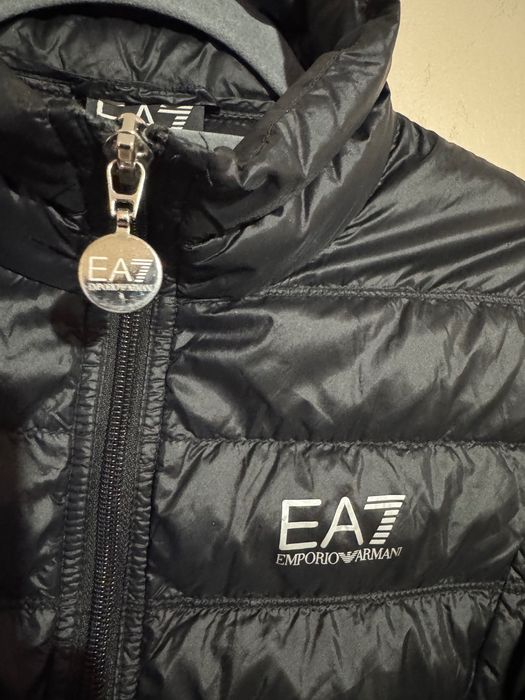 Дамско яке EA7 Emporio Armani.