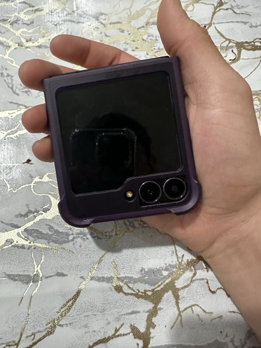 продается телефон самсунг Z flip 7 Fe