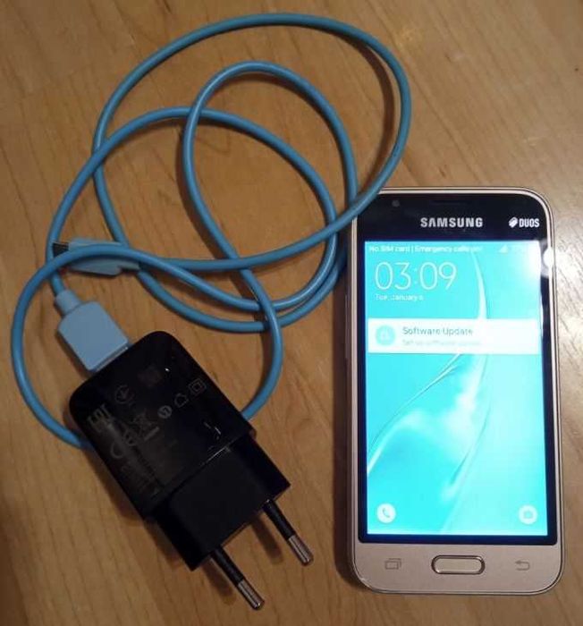Телефон Samsung Galaxy J1 mini Gold в отлично състояние, 1/8GB RAM/ROM