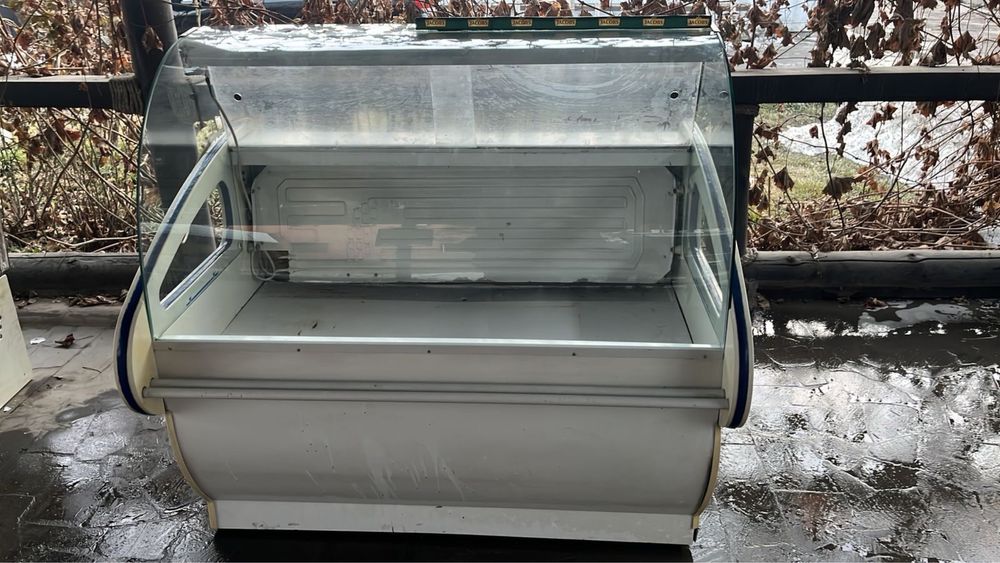 Продам виттринный холодильник