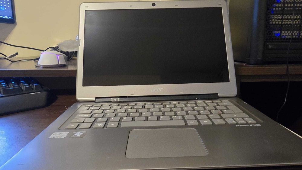 Laptop Acer Aspire S3 - foarte subtire