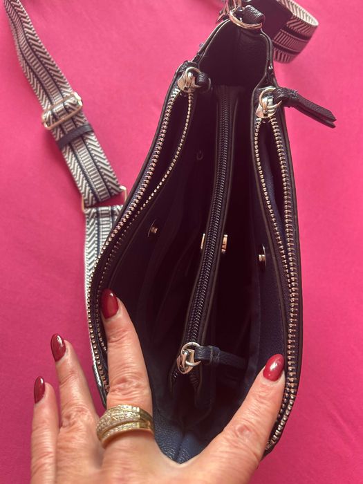 Тъмно синя малка чанта