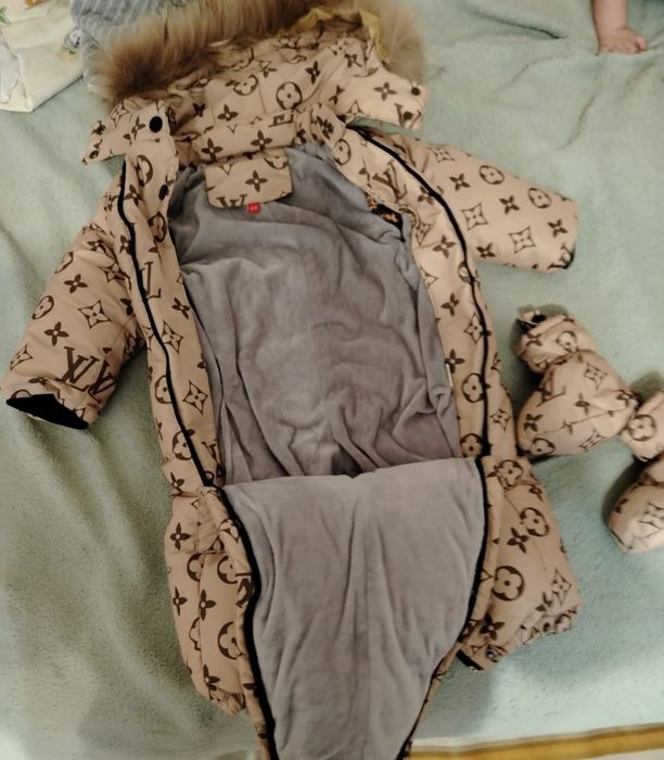 Продам комбинезон детский зимний