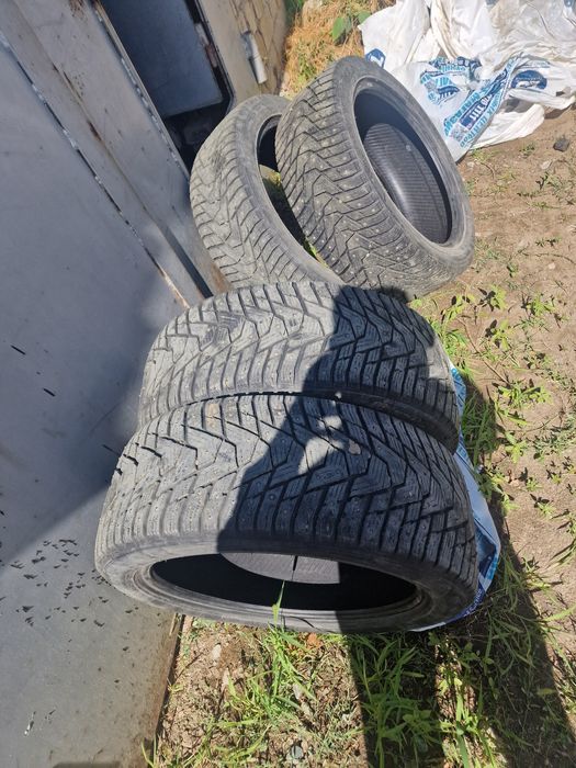 Продам шины 245/45/19