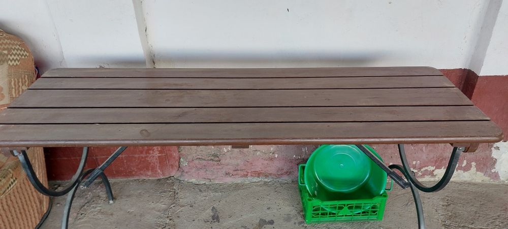 Продам стол со стульями железная