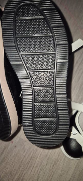 Продам обувь детскую