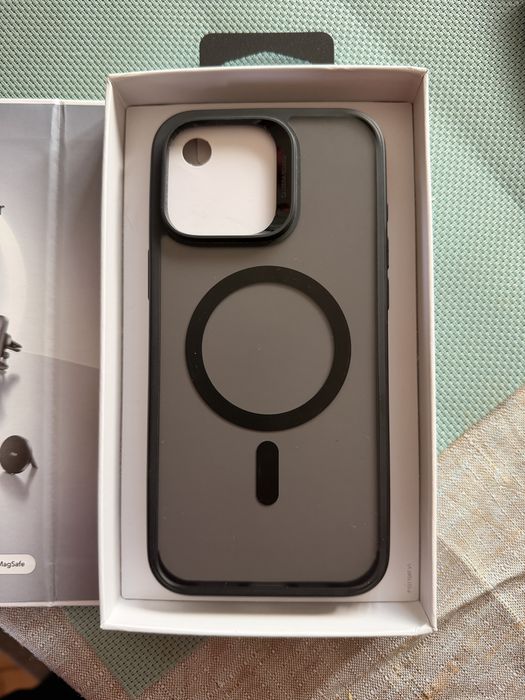 Esr 16 pro max magsafe