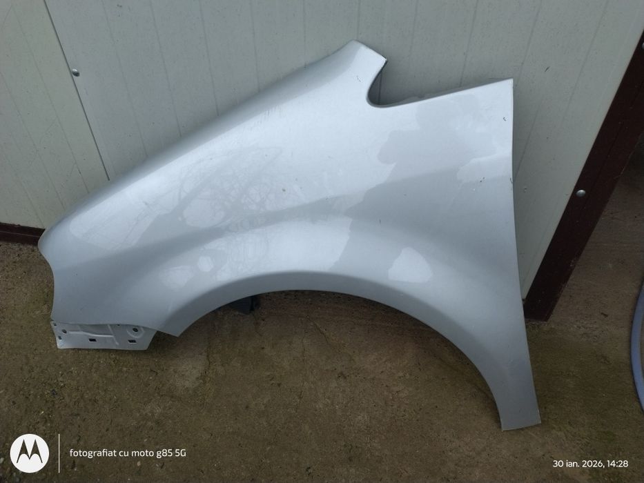 Vând aripa nouă stânga față Wv Touran am 2005, preț 300 ron