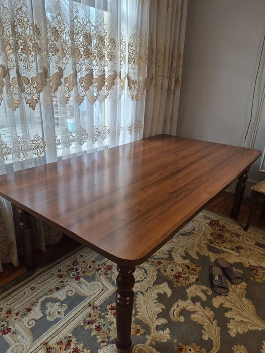 Продается два стола для гостиной