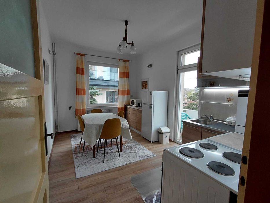 Дава се под наем Тристаен апартамент в София, Център - 85 кв.м за 797.64 € - Снимка #1