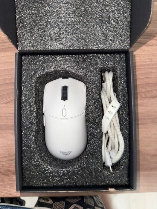 Продам мышку Aula sc580se