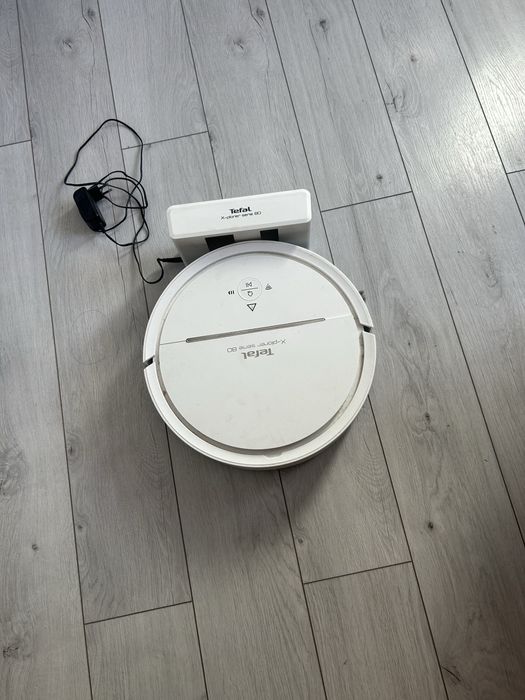Робот пылесос фирмы TEFAL