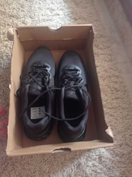 adidasi alergare NIke 44