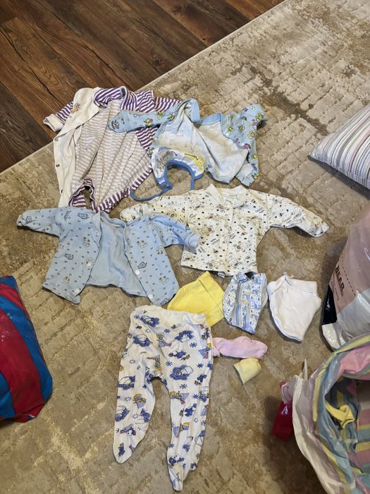 Отдам бесплатно 2 пакета вещей