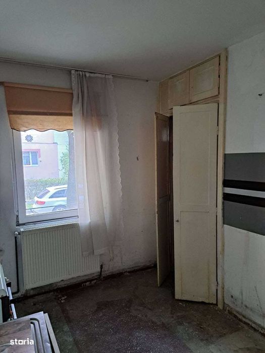 Apartament de vanzare 2 camere , Micro 16 , parter , 53.000 euro neg.