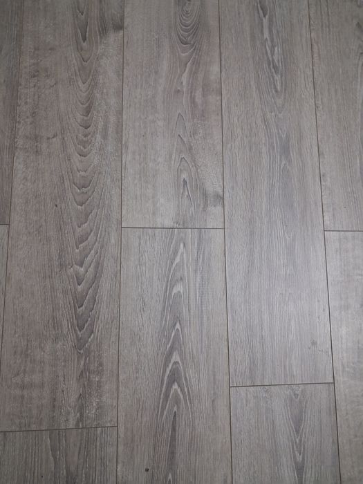 Продам 2 упаковки ламината