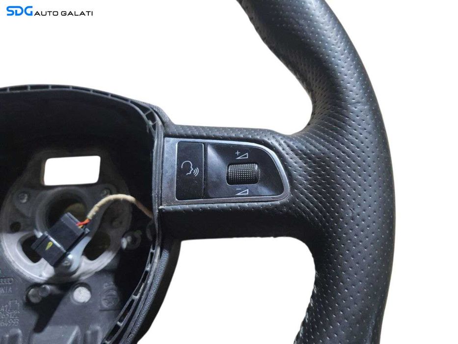 Volan Piele 3 Spite cu Comenzi Audi Q5 8R 2008 - 2012 Cod 8R0419091F ( Zgârieturi pe Piele și Uzura Generală, Vizibile în Imagini ) [N2356]