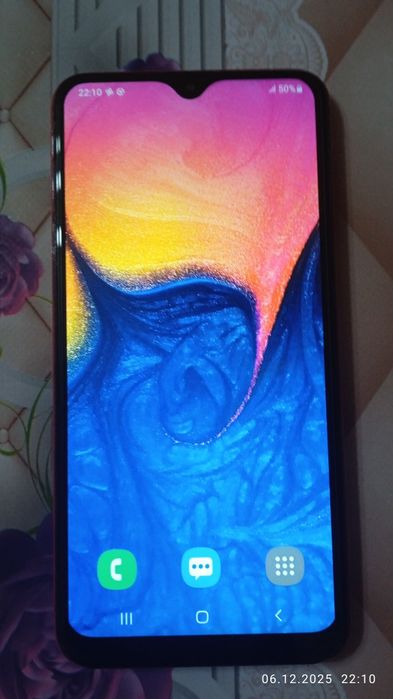 Samsung A10 телефони сотилади и SoniEricson Телефони хам