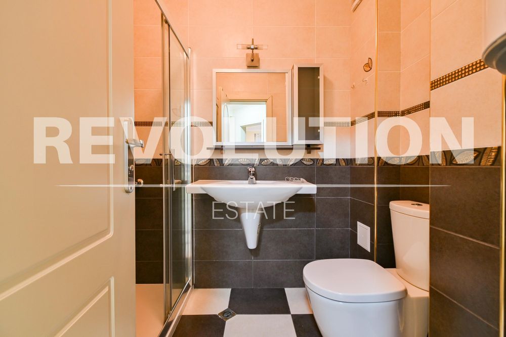 Дава се под наем Тристаен апартамент в София, Хладилника - 96 кв.м за 900 € - Снимка #17