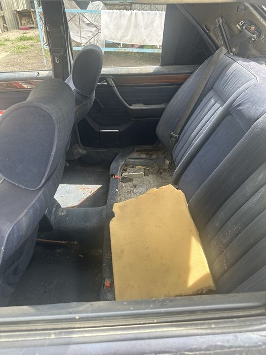 продам мерседес E 300  писать по вацапу