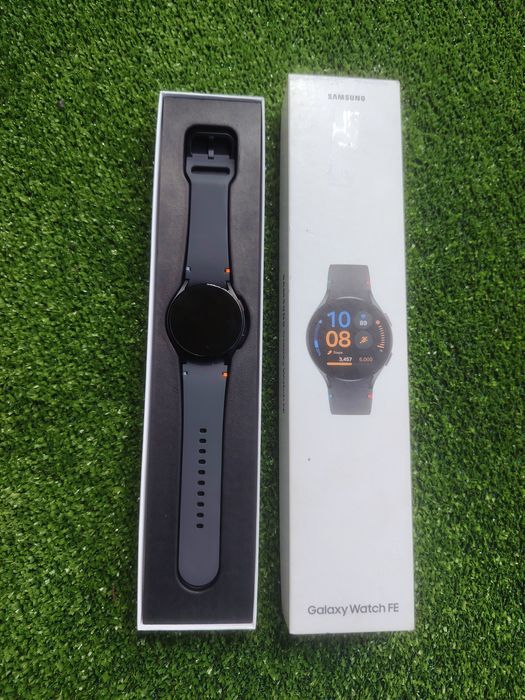 Смарт часовник Samsung Galaxy Watch FE