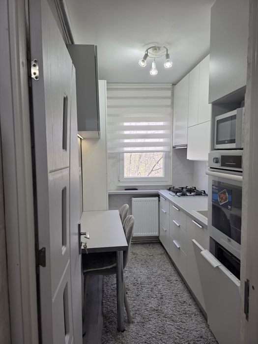 Apartament 3 camere Malu   Rosu semimobilat  urgent