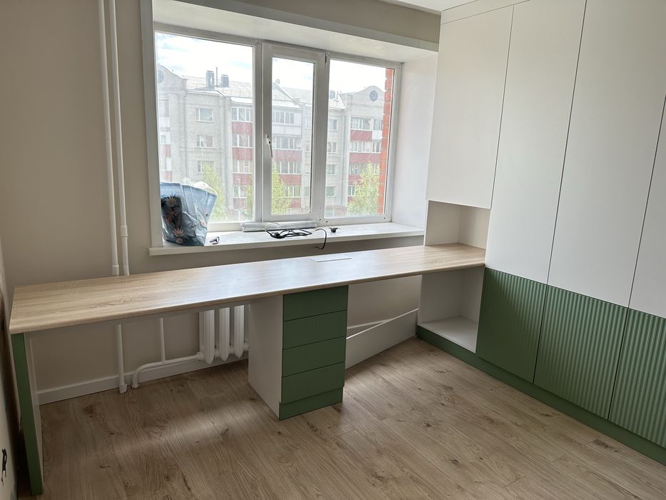 Продам детский шкаф с партой